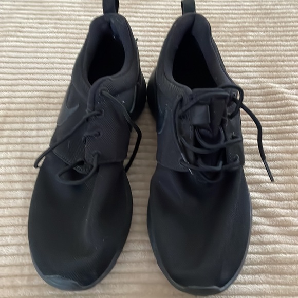 Nike Roche all black youth 5.5 - Picture 4 of 9